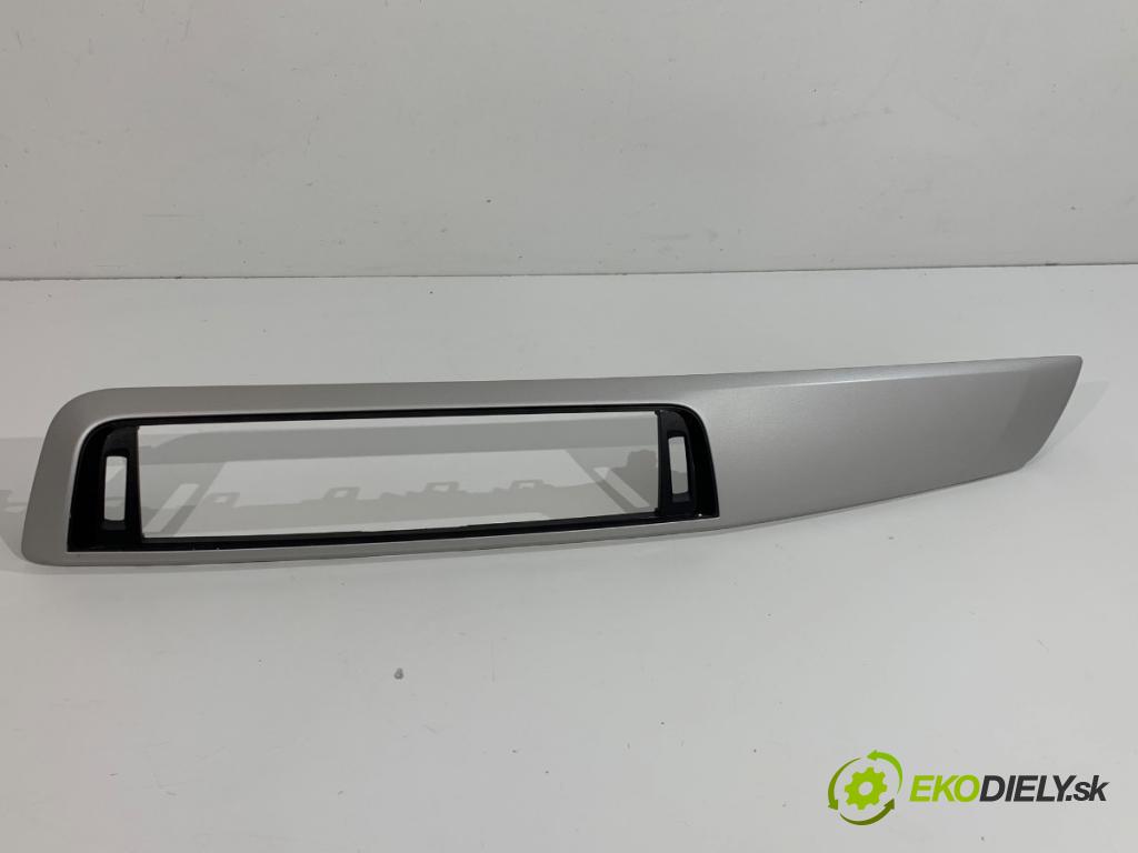BMW F20 liftback 2019 100 kW 118 i 1598 lišty kryt 9396300 (Lišta)