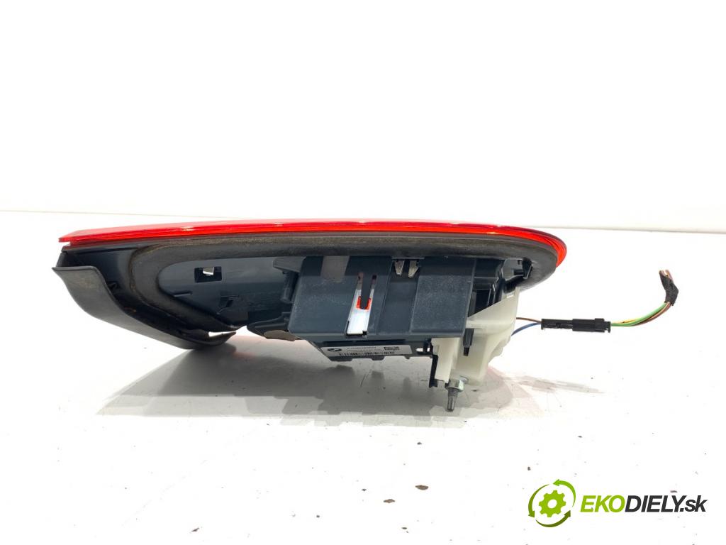 BMW F20 liftback 2019 100 kW 118 i 1598 Svetlo pravy zad vnútorná 7359020
