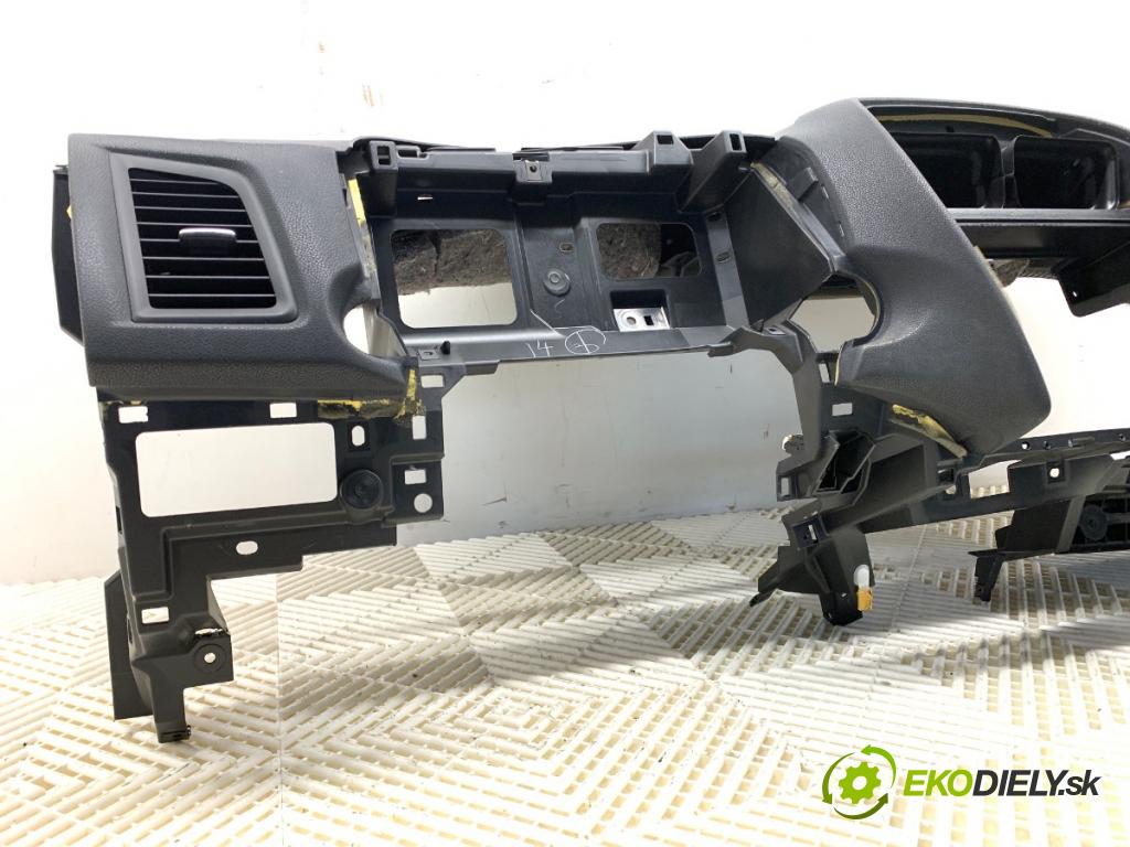 MITSUBISHI ASX SUV 2015 86 kW 1.6 MIVEC 1590 Palubná doska (Palubná doska)
