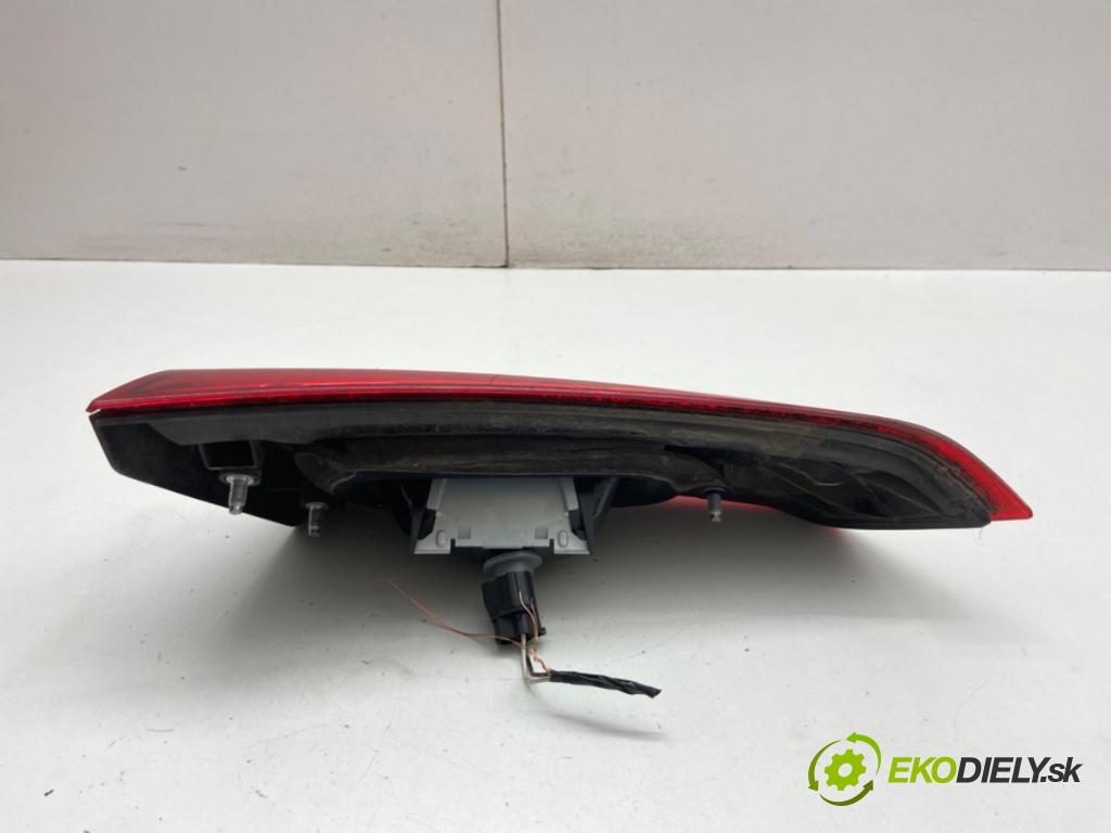 MITSUBISHI ASX SUV 2015 86 kW 1.6 MIVEC 1590 Svetlo pravy zad vnútorná