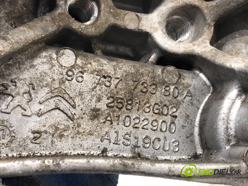 PEUGEOT 5008 II nadwozie wielkoprzestrzenne (MPV) 2017 133 kW 2.0 BlueHDi 180 1997 držák převodovky 9673773380A