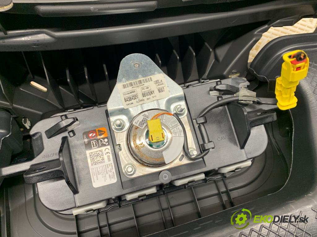 OPEL INSIGNIA B Kombi 2020 100 kW 1.6 CDTi (35) 1598 palubní doska  (Palubní deska)