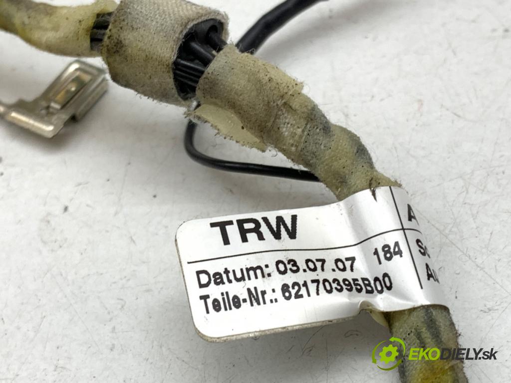 AUDI A4 B8 sedan 2008 105 kW 2.0 TDI 1968 Káblovačka silentbloku airbag 8K0971589A
