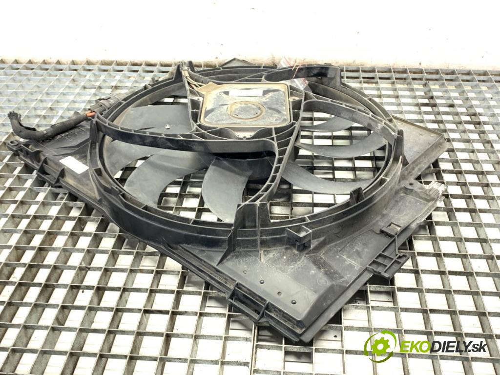 BMW F20 liftback 2019 100 kW 118 i 1598 Ventilátor chladiča 8641947-02 (Ventilátor)
