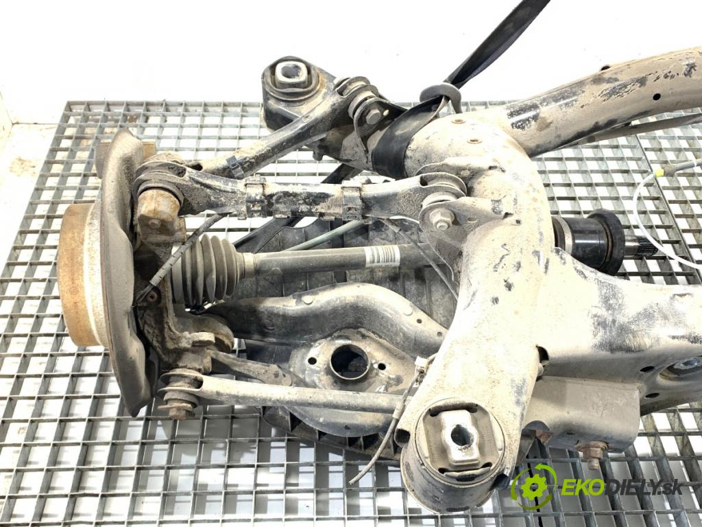BMW F20 liftback 2019 100 kW 118 i 1598 Výstuha zad 6863637