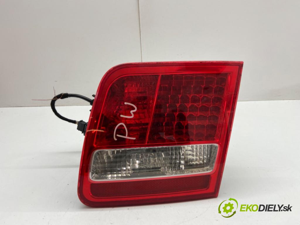 AUDI A8 D3 sedan 2007 331 kW S8 quattro 5204 Svetlo pravy zad vnútorná 4E0945094G