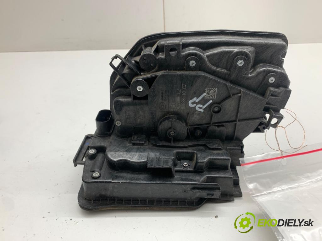 BMW G30 sedan 2018 140 kW 520 d Mild-Hybrid 1995 zámok Dvere pravy predný 7477688
