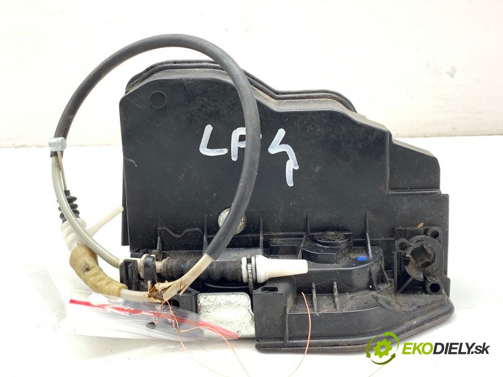 BMW F11 Kombi 2011 135 kW 520 d 1995 zámok Dvere ľavy predný 7229461