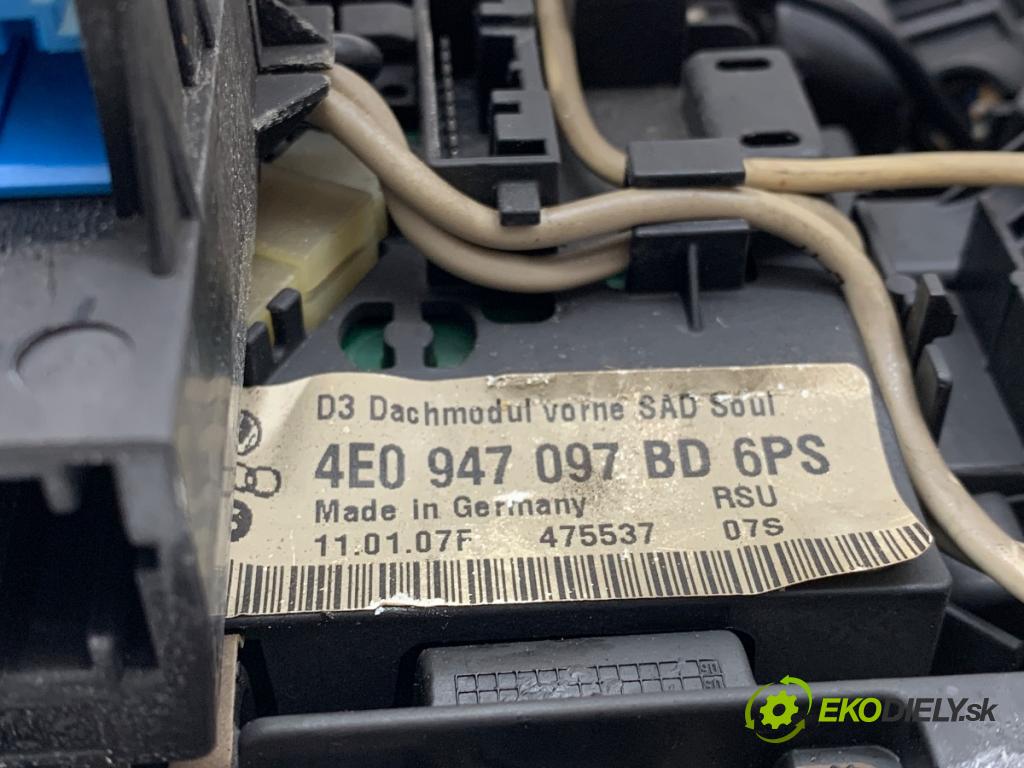 AUDI A8 D3 sedan 2007 331 kW S8 quattro 5204 Svetlo stropné 4E0907135A