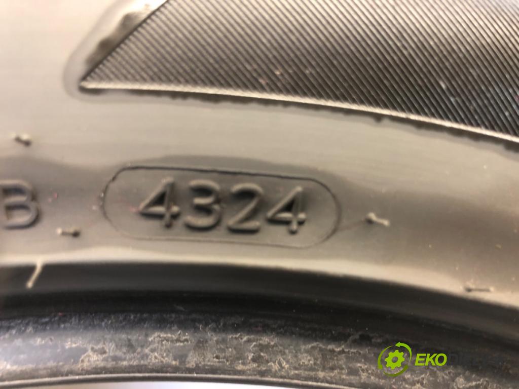 --- ---      PNEUMATIKA: 2X 215/50 R17 LAUFENN: