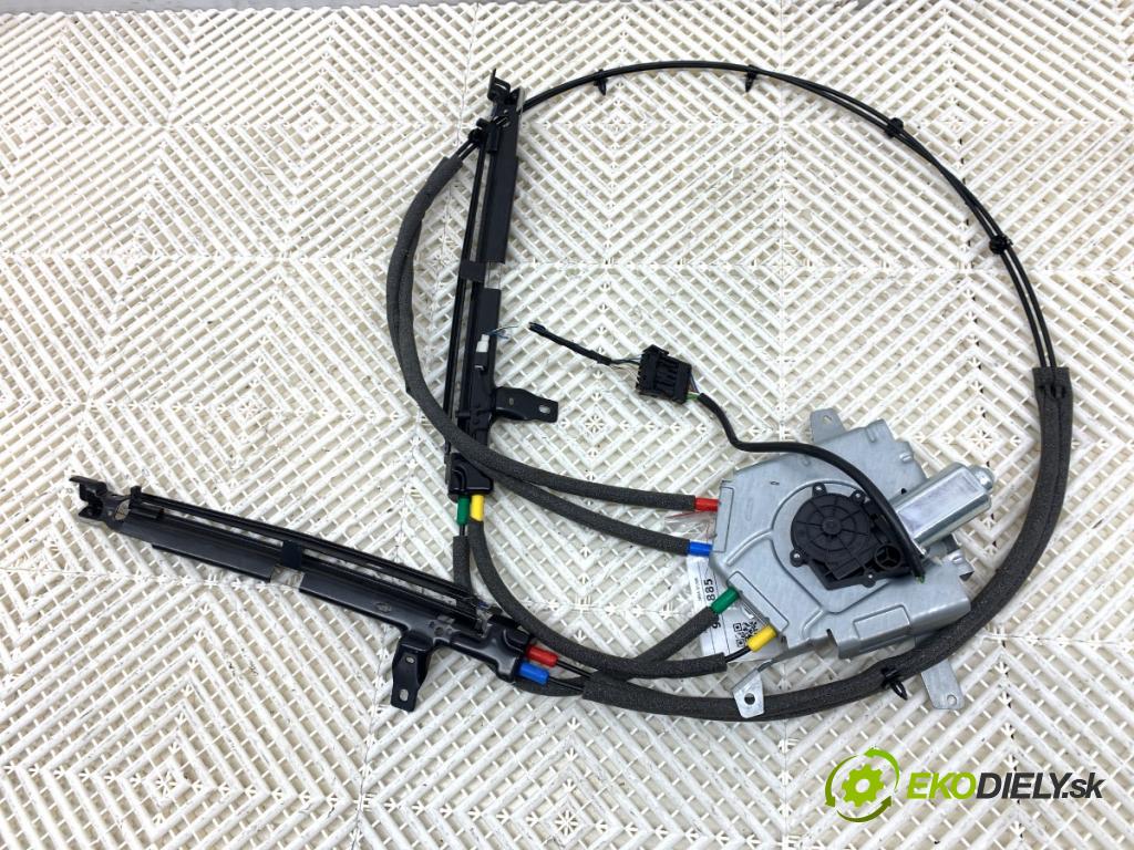 BMW F11 Kombi 2011 135 kW 520 d 1995 Roleta kufra motor 9904006816