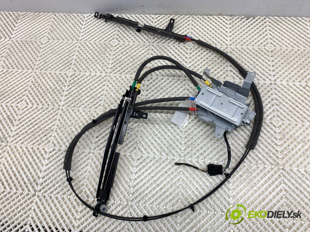 BMW F11 Kombi 2011 135 kW 520 d 1995 Roleta kufra motor 9904006816