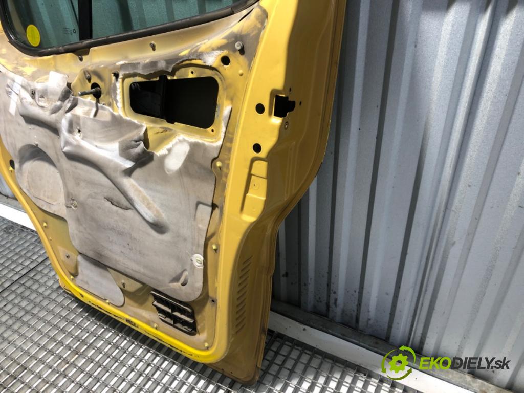 RENAULT TRAFIC II Autobus 2004 60 kW 1.9 dCI 80 (JL0B) 1870 dveře pravý přední část