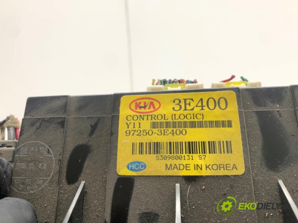 KIA SORENTO I SUV 2003 143 kW 3.5 V6 4WD 3497 Panel ovládaní topení 97250-3E400 (Páčky pod volantem)