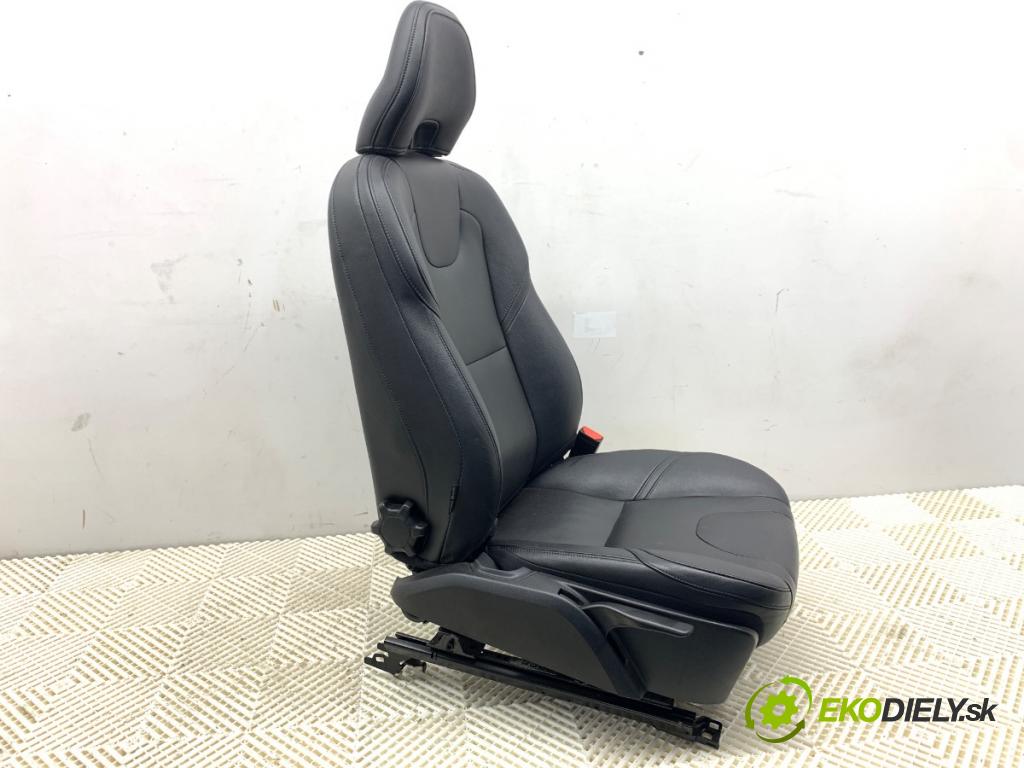 VOLVO V40 liftback 2014 84 kW D2 1560 sedadlo pravý přední část