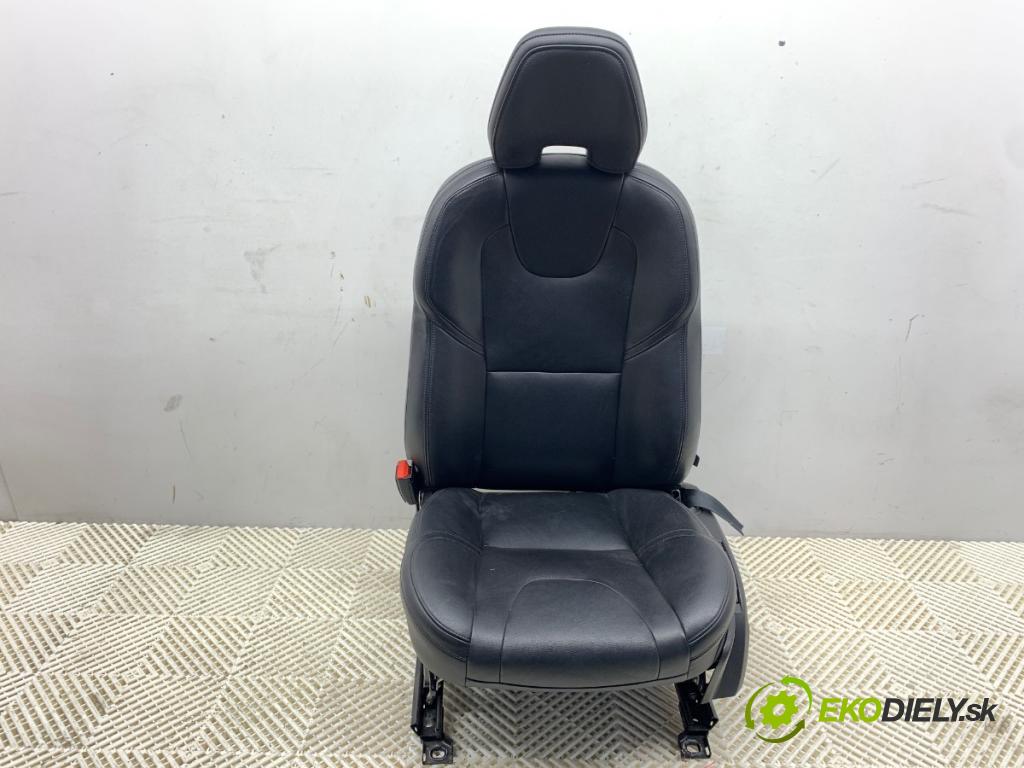 VOLVO V40 liftback 2014 84 kW D2 1560 sedadlo levý přední část 