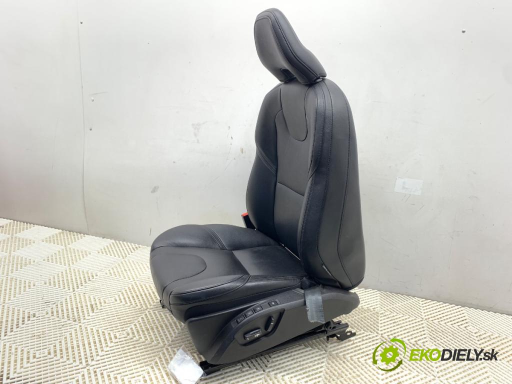 VOLVO V40 liftback 2014 84 kW D2 1560 sedadlo levý přední část