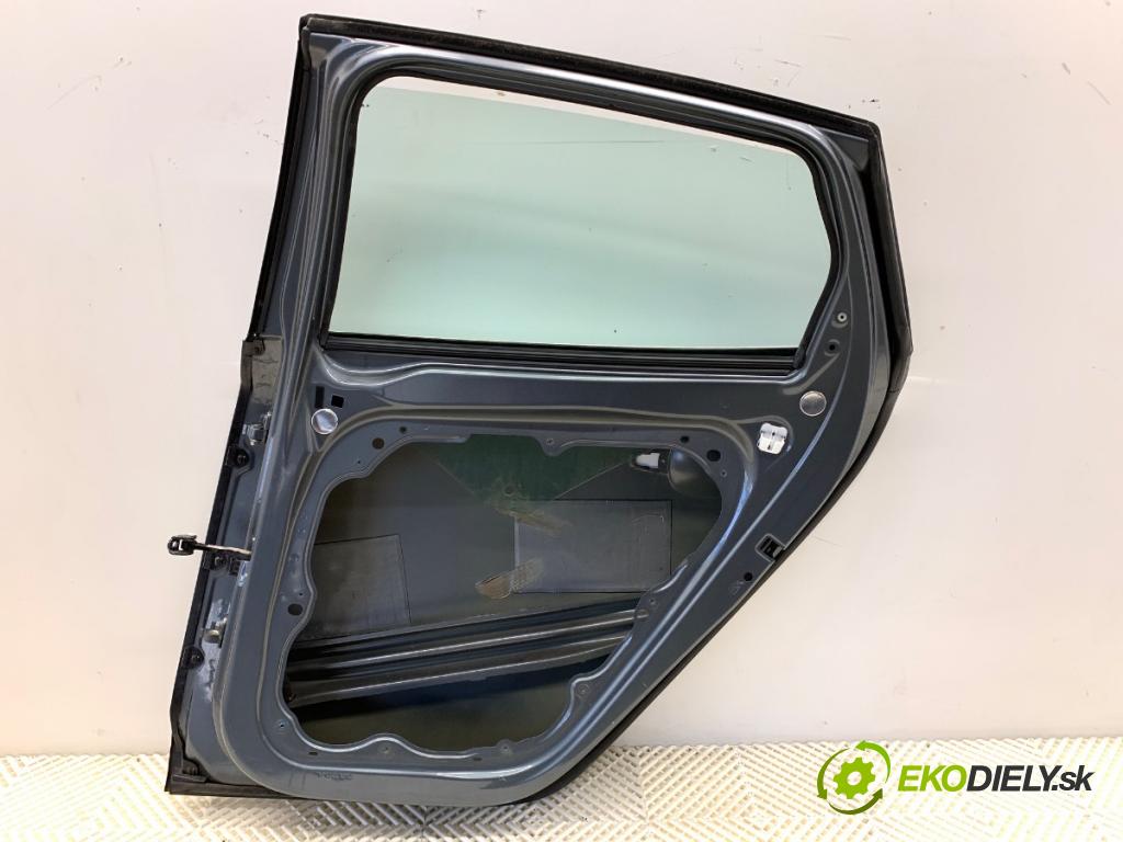 VOLVO V40 liftback 2014 84 kW D2 1560 dveře pravý zadní část 714-16