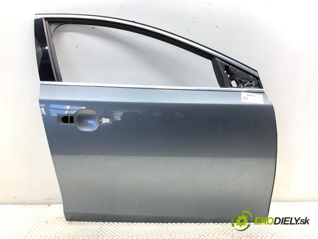 VOLVO V40 liftback 2014 84 kW D2 1560 dveře pravý přední část 714-16 