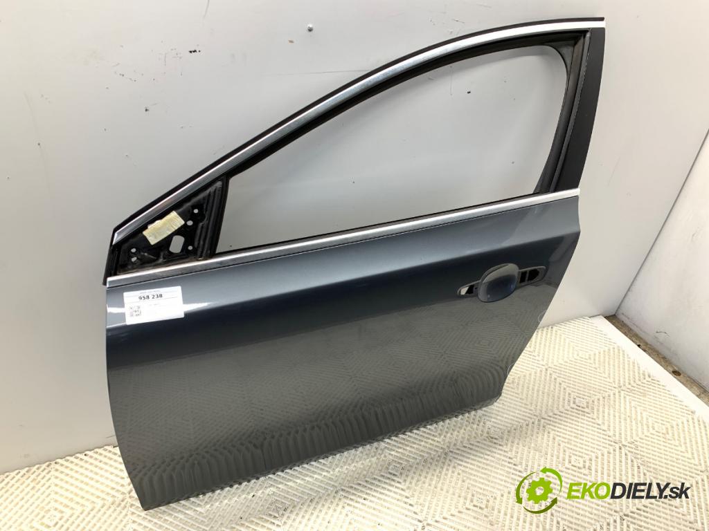 VOLVO V40 liftback 2014 84 kW D2 1560 Dvere ľavy predný 714-16