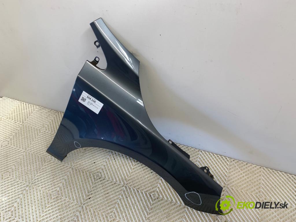VOLVO V40 liftback 2014 84 kW D2 1560 blatník pravý přední část 714-16