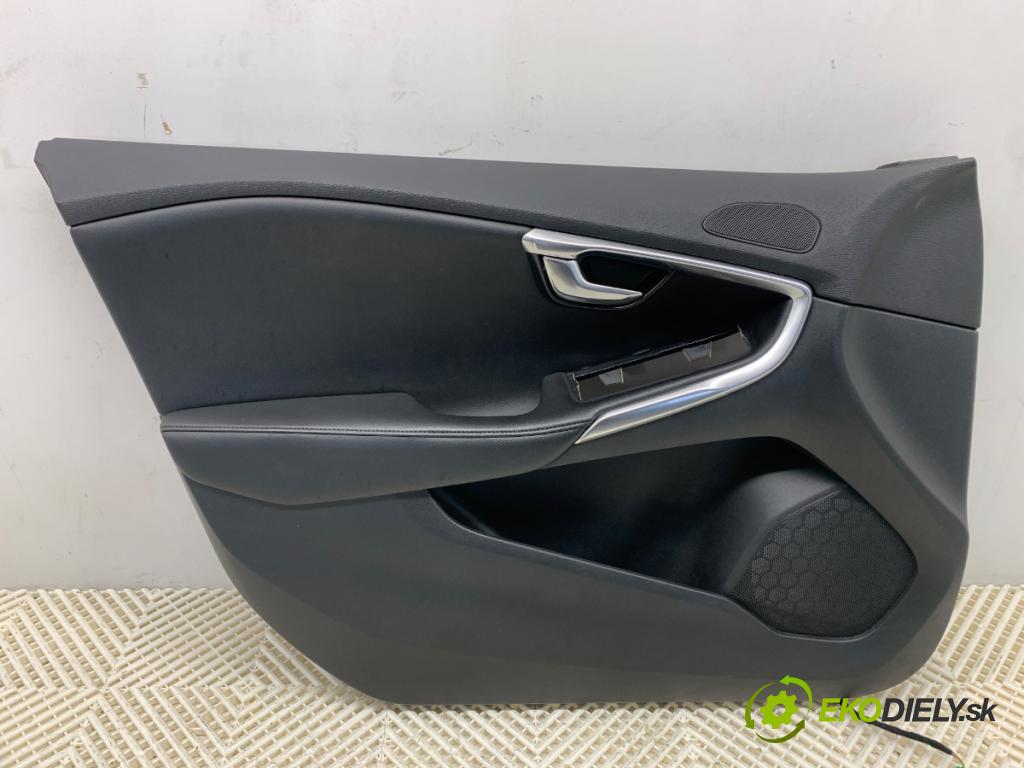 VOLVO V40 liftback 2014 84 kW D2 1560 ča dveře levý přední část 