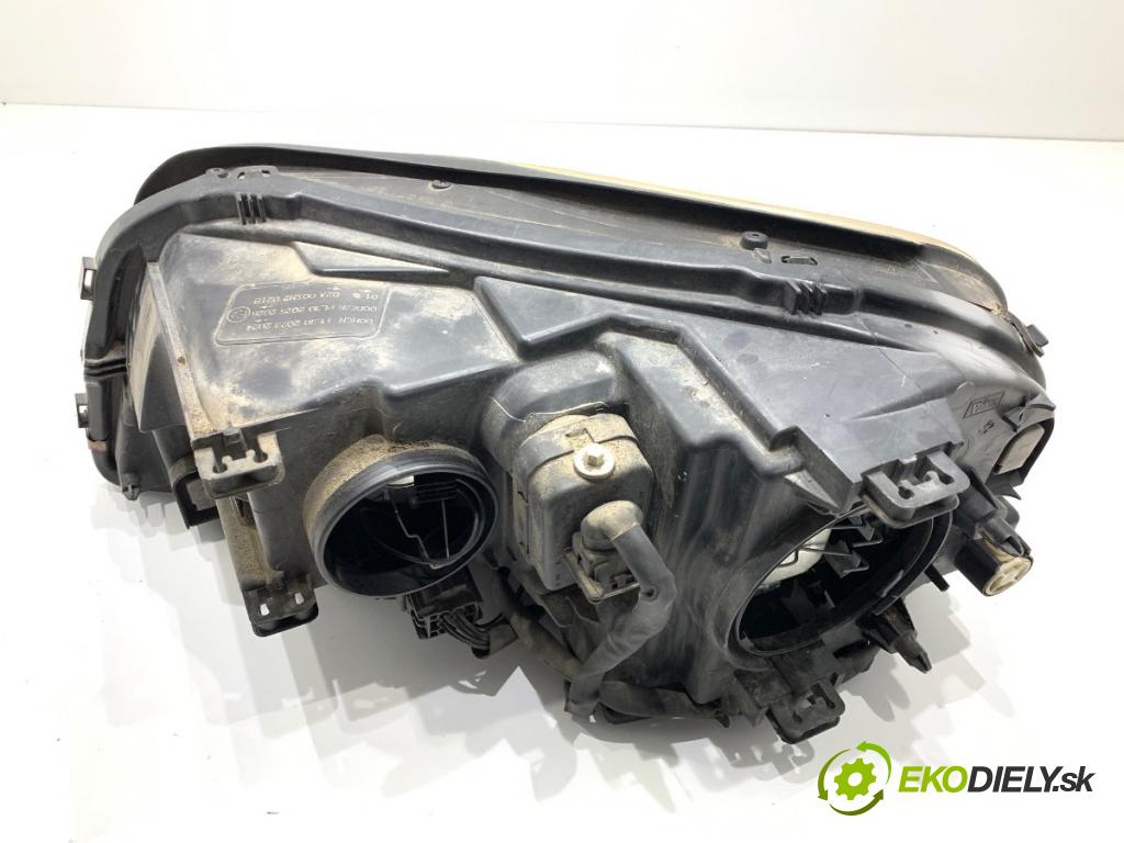 VOLVO XC90 I SUV 2003 154 kW 2.5 T AWD 2521 světlomet pravý přední část 30655910