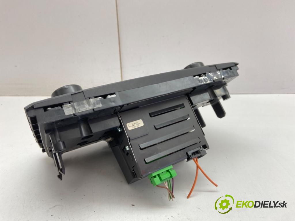 VOLVO XC90 I SUV 2003 154 kW 2.5 T AWD 2521 Panel ovládania radia 30679179 (Prepínacie páčky pod volantom)