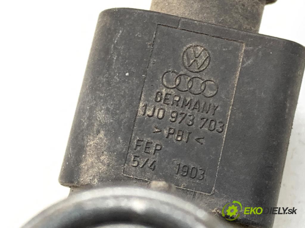 AUDI A8 D3 sedan 2007 331 kW S8 quattro 5204 Snímač PDC