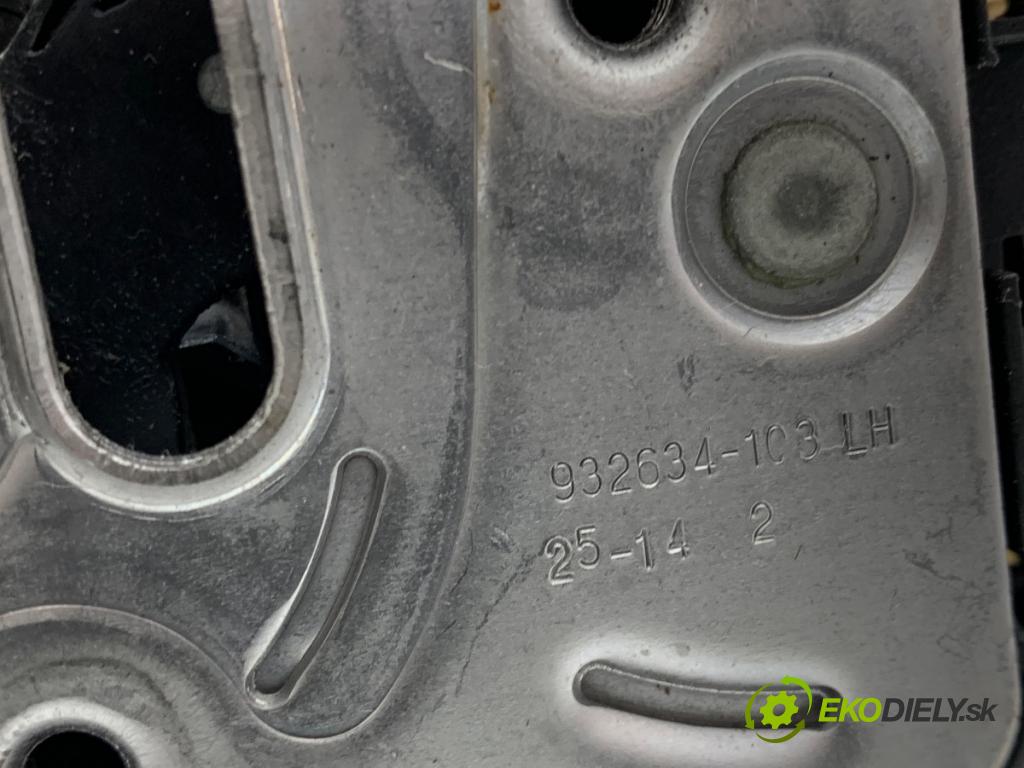 VOLVO V40 liftback 2014 84 kW D2 1560 zámok Dvere pravy zad 31440393