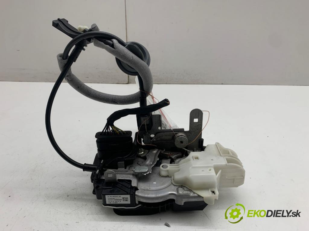 VOLVO V40 liftback 2014 84 kW D2 1560 zámok Dvere ľavy zad 31440394