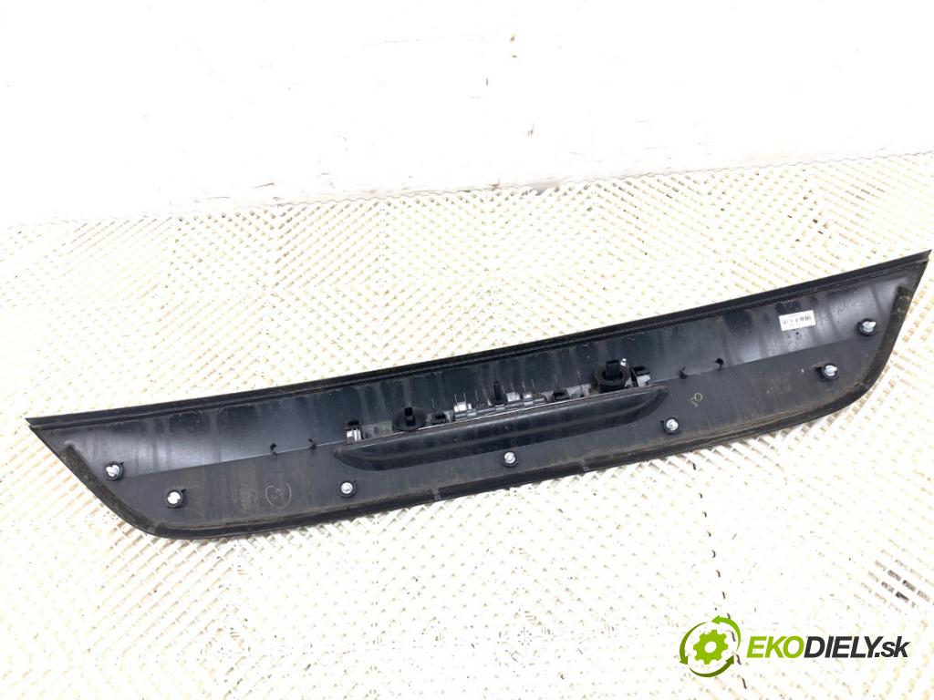 VOLVO V40 liftback 2014 84 kW D2 1560 zadní část - čelo dveří zadní část 31301303