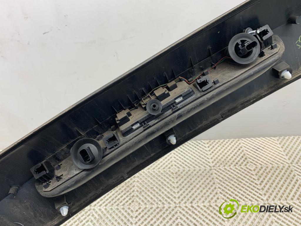 VOLVO V40 liftback 2014 84 kW D2 1560 zadní část - čelo dveří zadní část 31301303