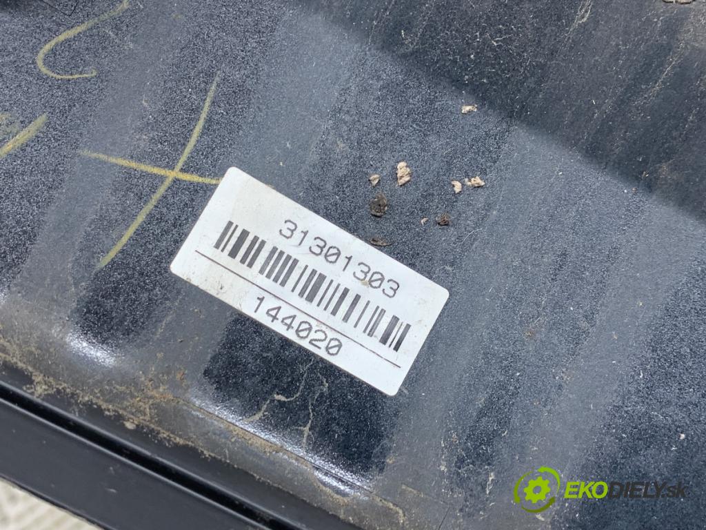 VOLVO V40 liftback 2014 84 kW D2 1560 zadní část - čelo dveří zadní část 31301303