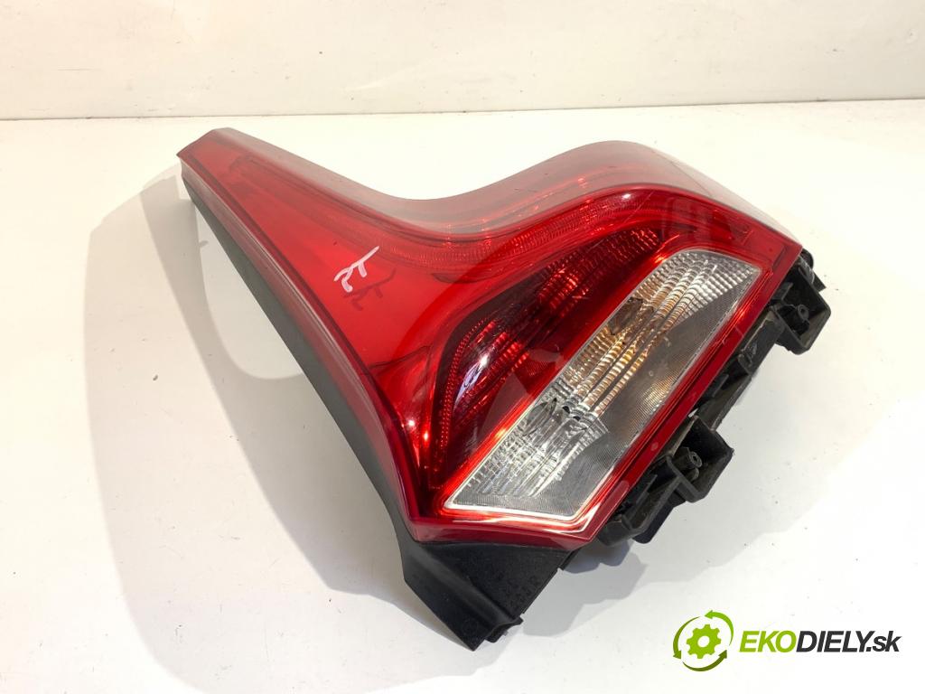 VOLVO V40 liftback 2014 84 kW D2 1560 Svetlo pravy zad 31395845