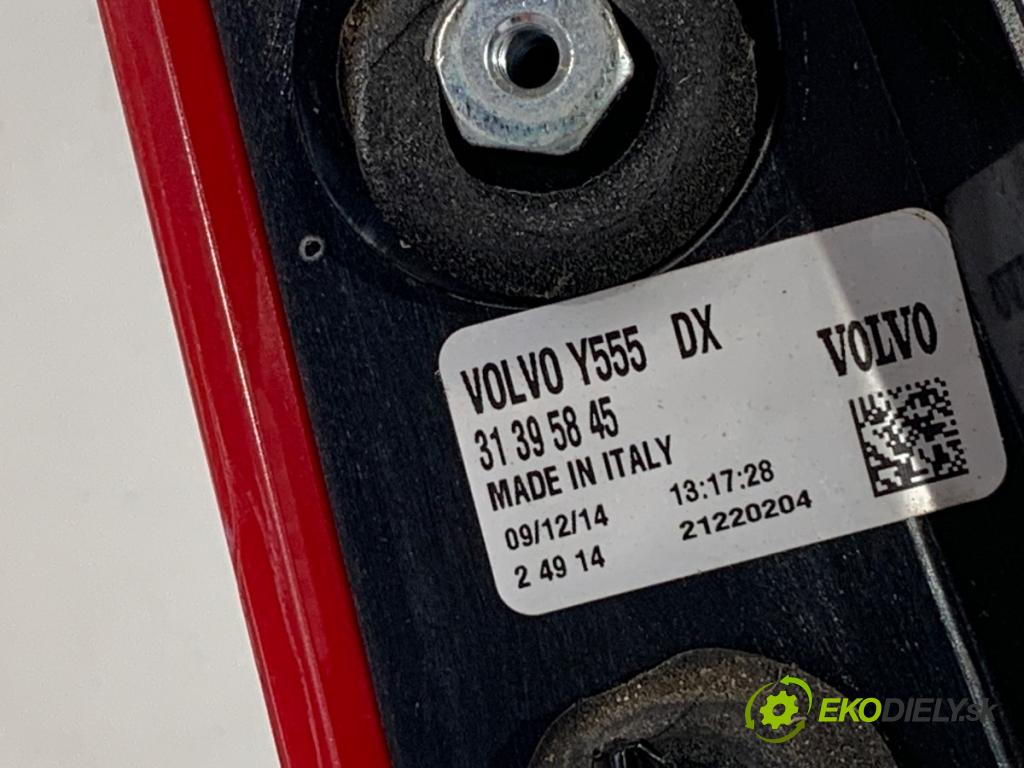 VOLVO V40 liftback 2014 84 kW D2 1560 Svetlo pravy zad 31395845