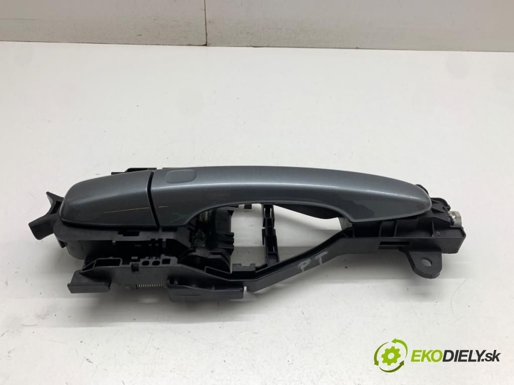 VOLVO V40 liftback 2014 84 kW D2 1560 klika vnejší pravý zadní část 