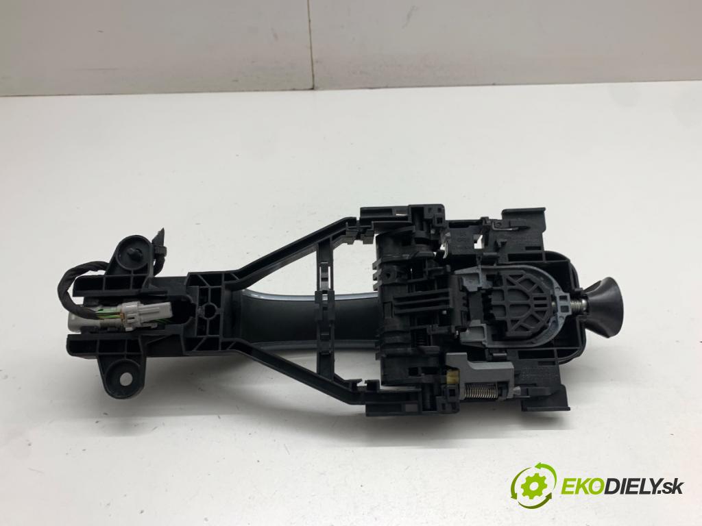 VOLVO V40 liftback 2014 84 kW D2 1560 klika vnejší pravý zadní část