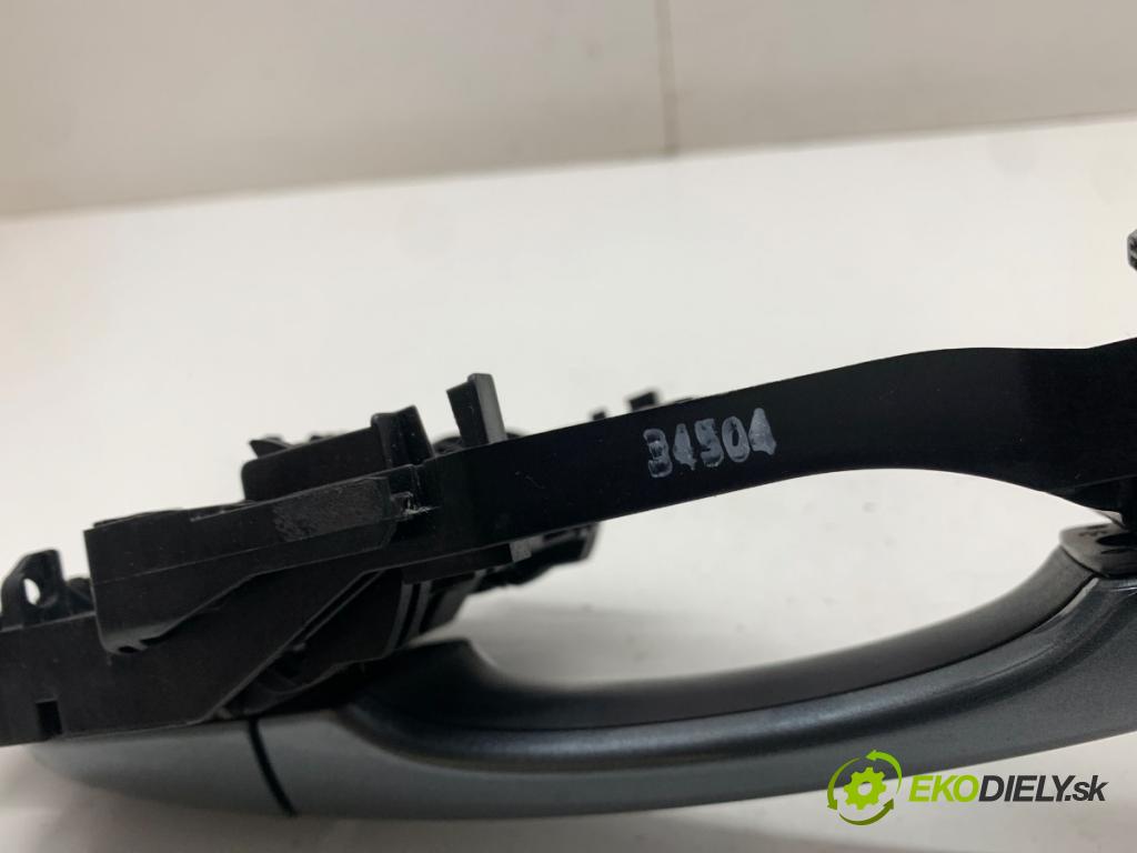 VOLVO V40 liftback 2014 84 kW D2 1560 klika vnejší pravý zadní část