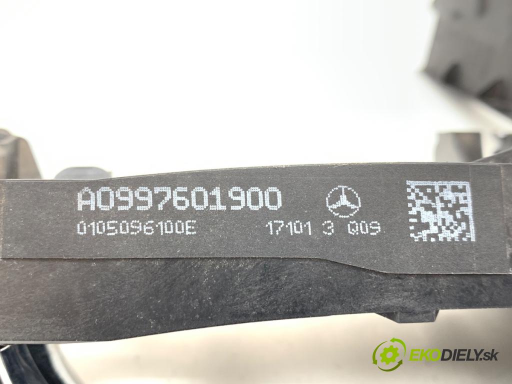 MERCEDES-BENZ GLC Coupe SUV 2017 270 kW AMG 43 4-matic (253.364) 2996 klika vnejší levý přední část A0997601900