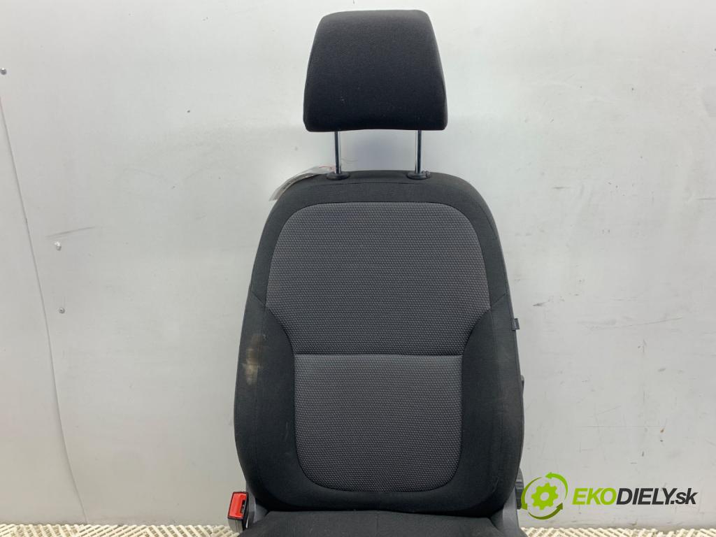SKODA YETI SUV 2011 77 kW 1.2 TSI 1197 sedadlo levý přední část