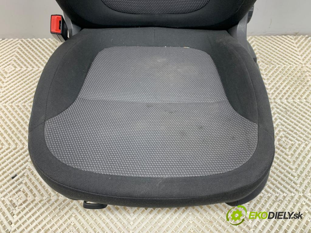 SKODA YETI SUV 2011 77 kW 1.2 TSI 1197 sedadlo levý přední část