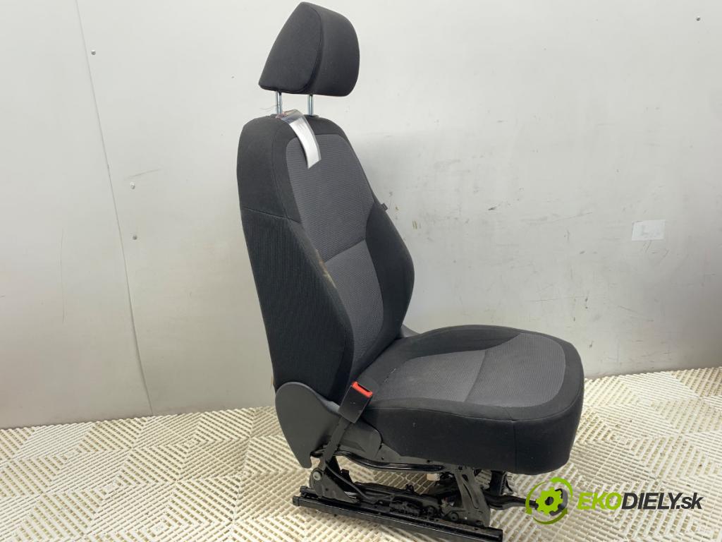 SKODA YETI SUV 2011 77 kW 1.2 TSI 1197 sedadlo levý přední část