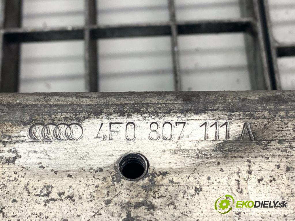 AUDI A8 D3 sedan 2007 331 kW S8 quattro 5204 výztuha nárazníka přední část 4E0807111A (Přední výztuha)