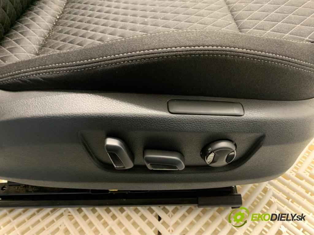 SKODA SUPERB III liftback 2017 132 kW 1.8 TSI 1798 sedadlo pravý přední část
