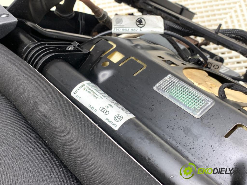 SKODA SUPERB III liftback 2017 132 kW 1.8 TSI 1798 sedadlo pravý přední část