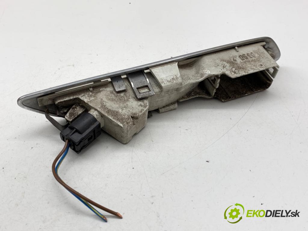 BMW F11 Kombi 2011 135 kW 520 d 1995 směrovka pravý přední část 7154168 (Klika dveří ostatní)