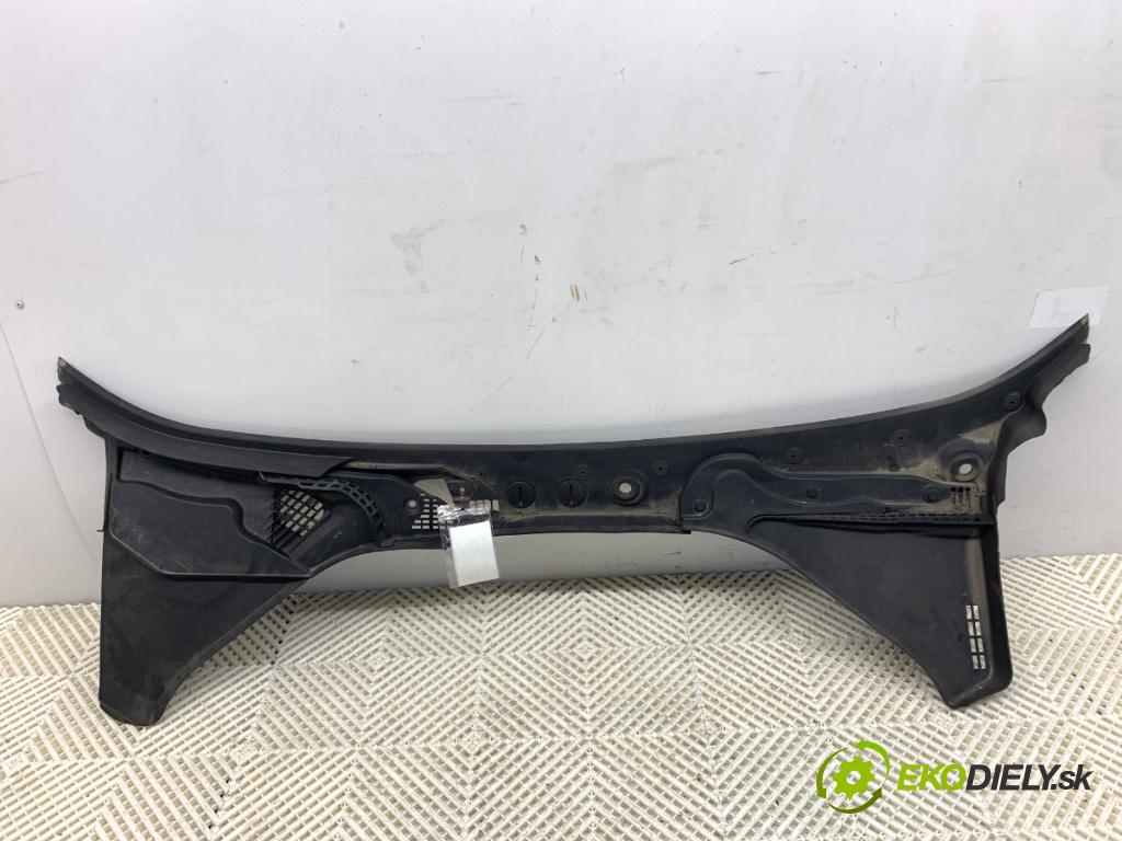 BMW F11 Kombi 2011 135 kW 520 d 1995 Torpédo, plast pod čelné okno 7203124 (Torpédo (plast pod čelným sklom))