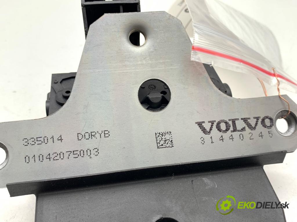 VOLVO V40 liftback 2014 84 kW D2 1560 zámok dverí zad 31440245