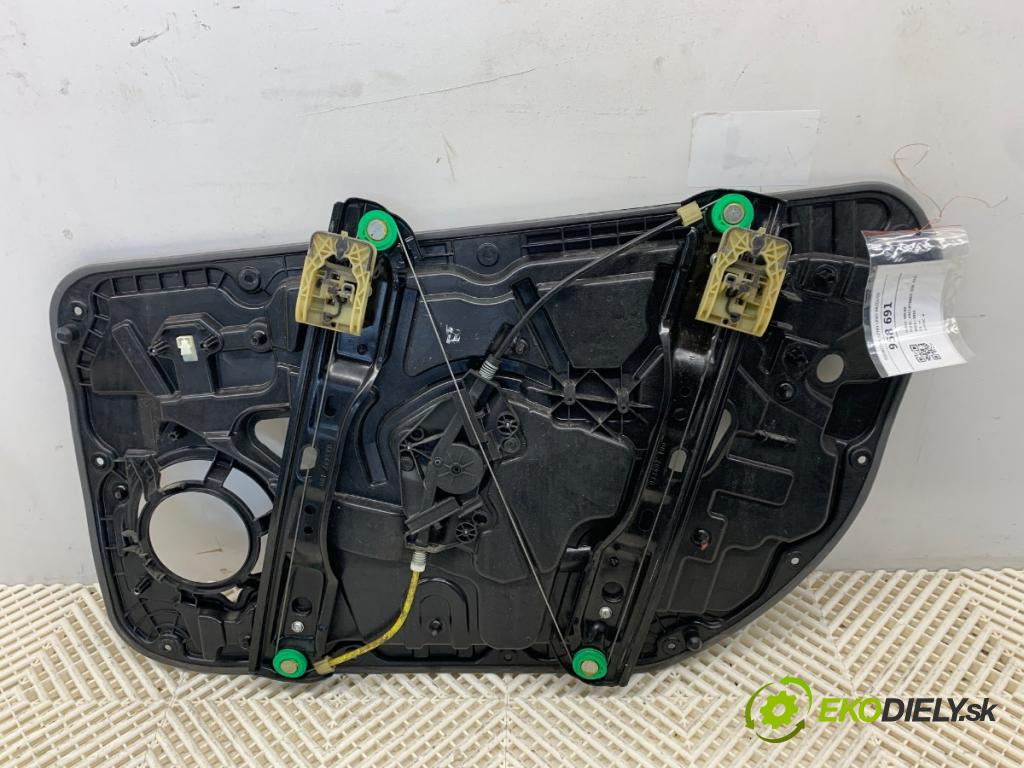 VOLVO V40 liftback 2014 84 kW D2 1560 mechanismus okna levý přední část